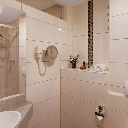 Schlossberghotel Oberhof Standard Room Bath