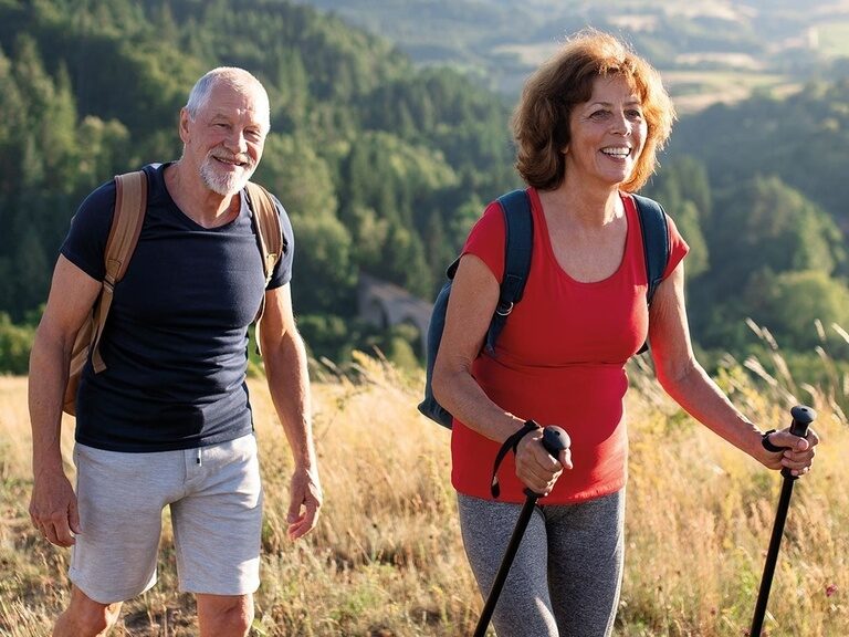 Paar beim Wandern | Urlaub im Hotel in Oberhof, ©Halfpoint - stock.adobe.com