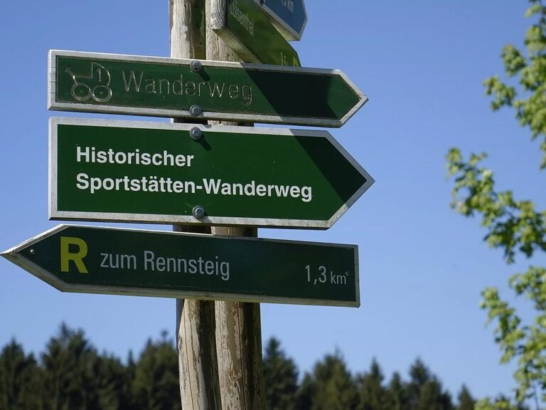 Wegweiser Wanderweg, Oberhof Hotel Wandertipp