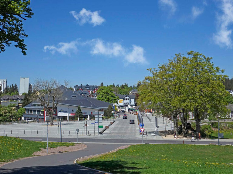 Stadtplatz Oberhof im Sommer