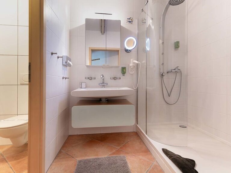 Bad im Premium Familienzimmer, Schlossberghotel Oberhof