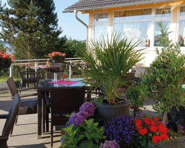 Schlossberghotel Oberhof breakfast sun terrace