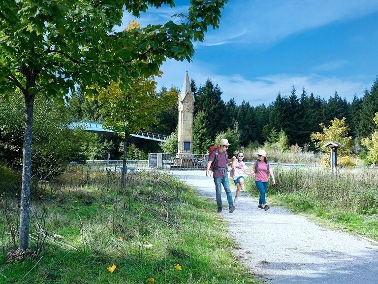 Familie im Hotel bei Wanderung in Oberhof