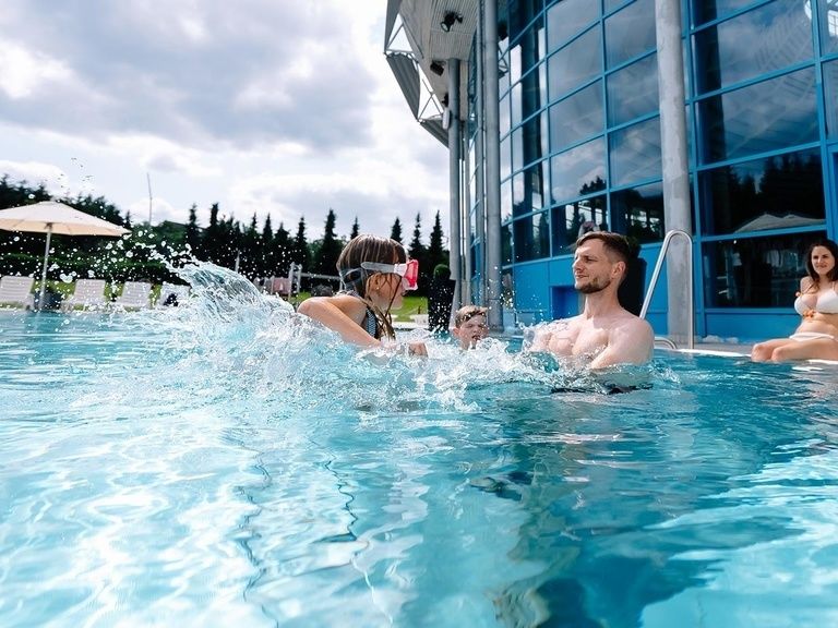 H2Oberhof Wellness und Erlebnisbad Sommeransicht