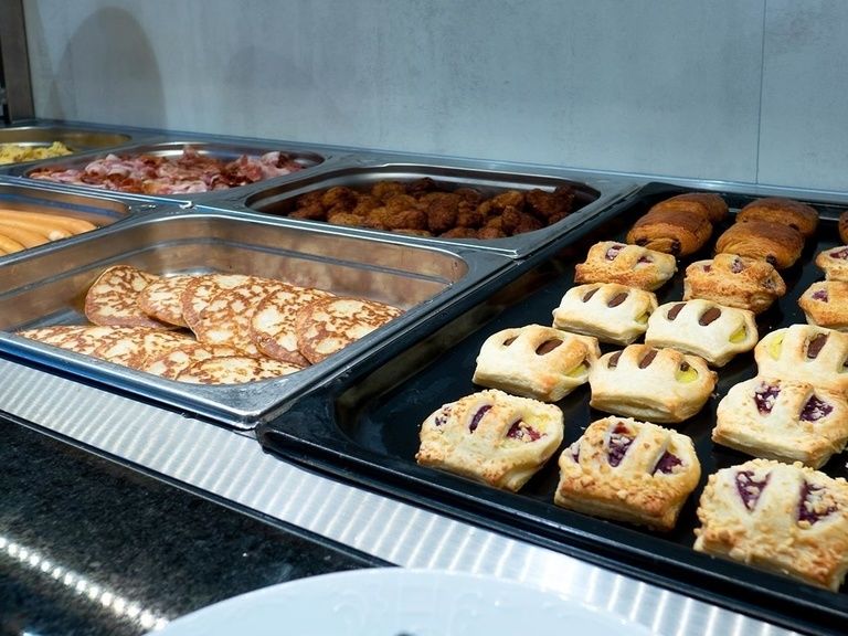 Hotel Oberhof, Schlossberghotel Frühstücksbuffet warme Strecke