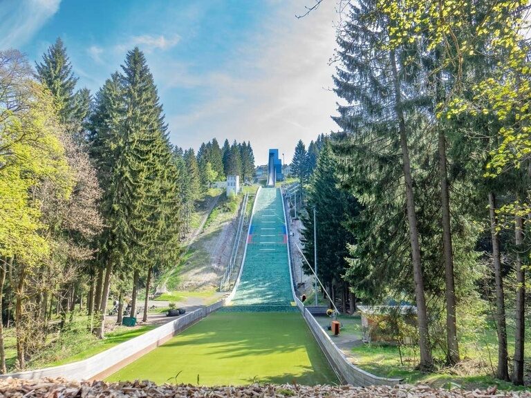 Oberhof, Naturerlebnispfad, Blick auf Jugendschanze. Hotel Tipp