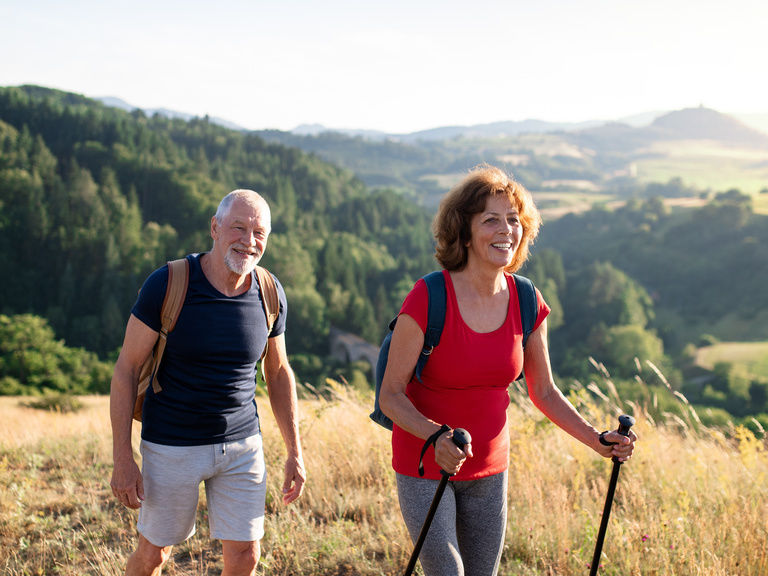 Paar beim Wandern | Urlaub im Hotel in Oberhof, ©Halfpoint - stock.adobe.com