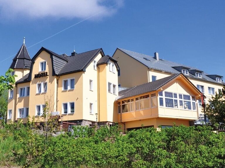 Schlossberghotel, Hotel in Oberhof Sommeransicht