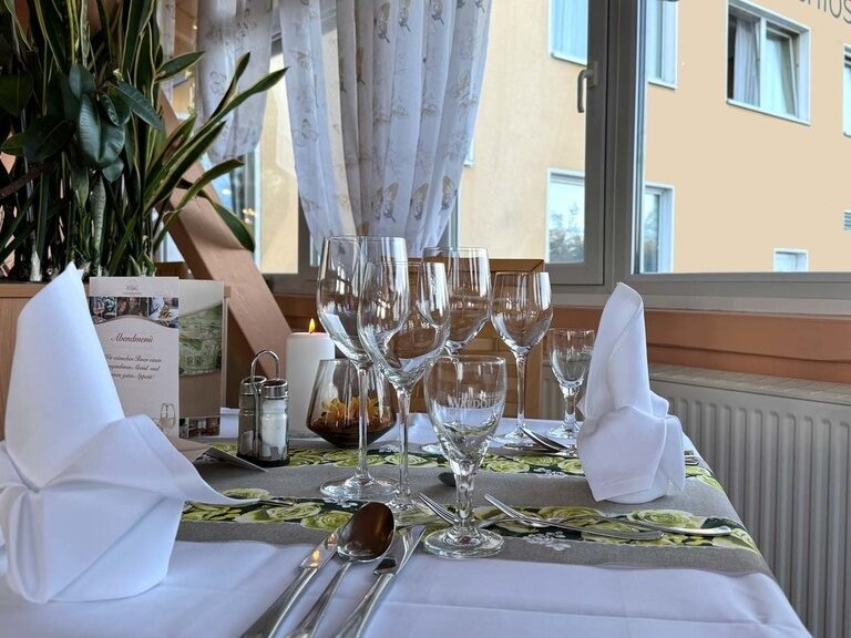 Schlossberghotel Oberhof, DinnerTisch Abendessen Hotel