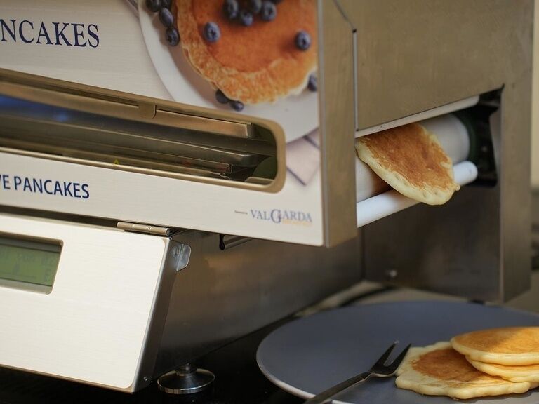 Schlossberghotel Oberhof Frühstücksbuffet Pancake-automat