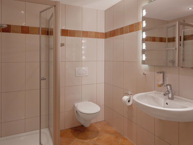 Schlossberghotel Oberhof Haus Sonnenhuegel Badezimmer, Hotel Oberhof